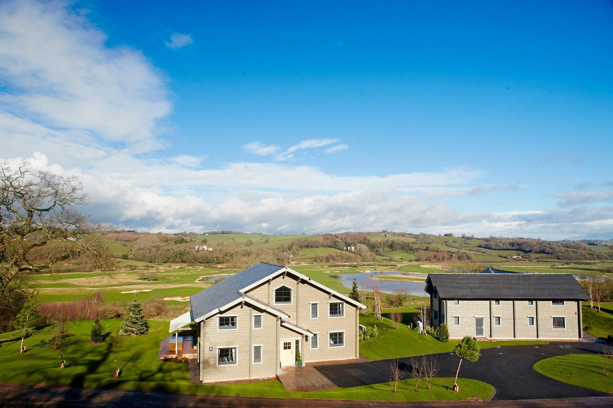 Hunter Lodges By Celtic Manor Newport  Exterior photo