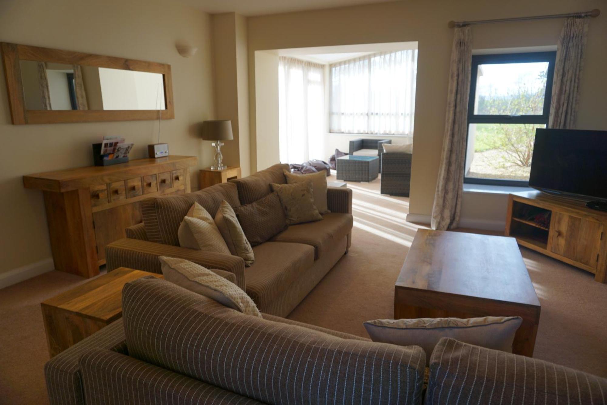 Hunter Lodges By Celtic Manor Newport  Exterior photo