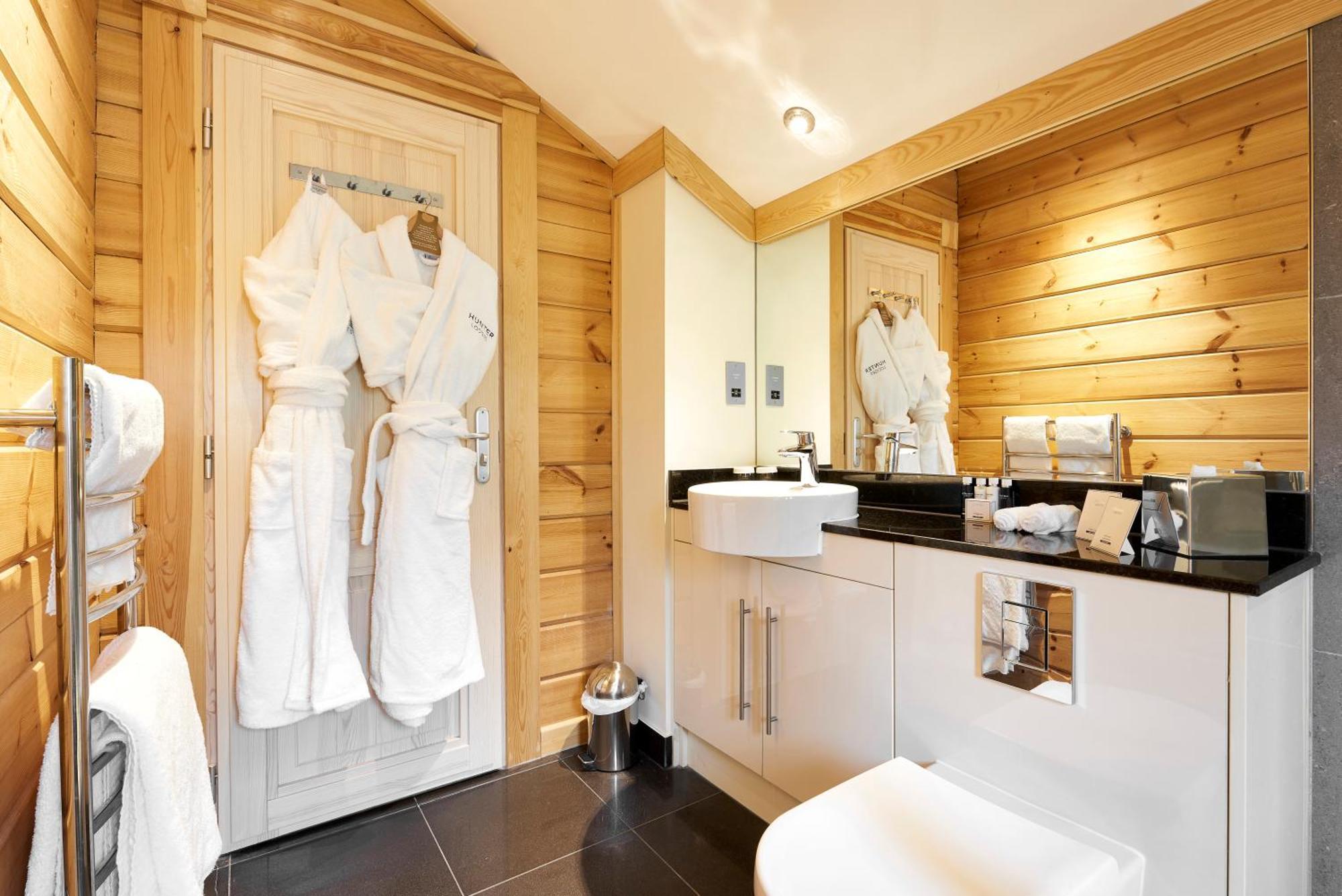 Hunter Lodges By Celtic Manor Newport  Exterior photo