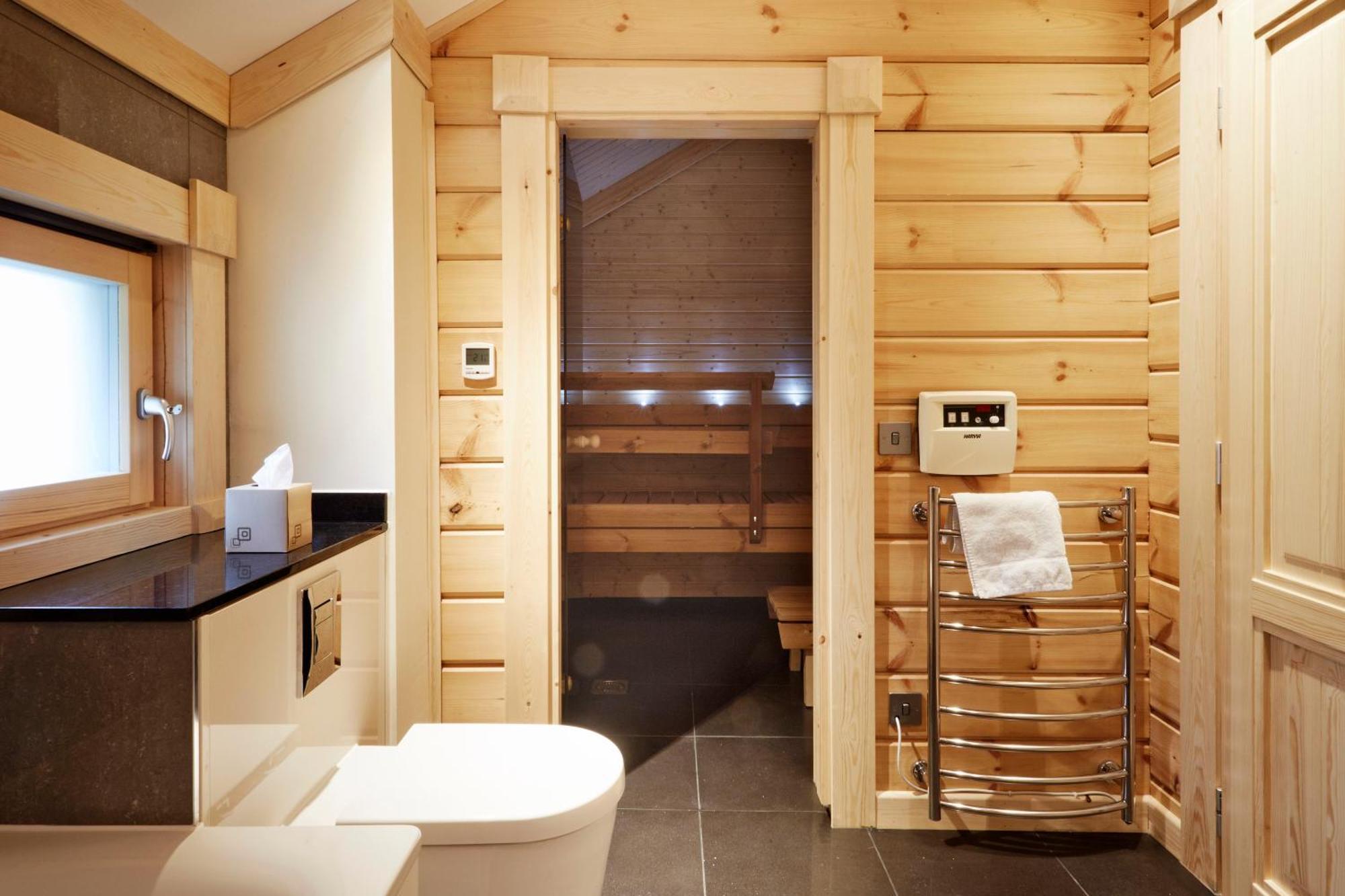 Hunter Lodges By Celtic Manor Newport  Exterior photo